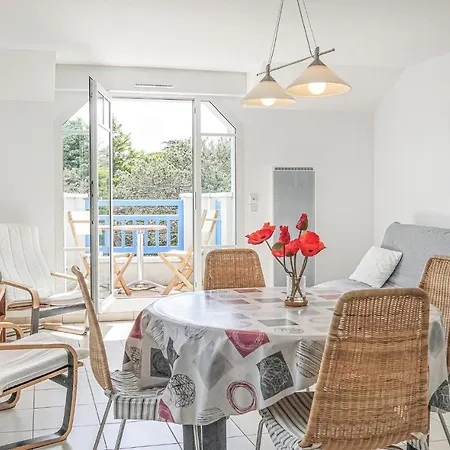 Apartment Amazing In Hauteville-sur-Mer