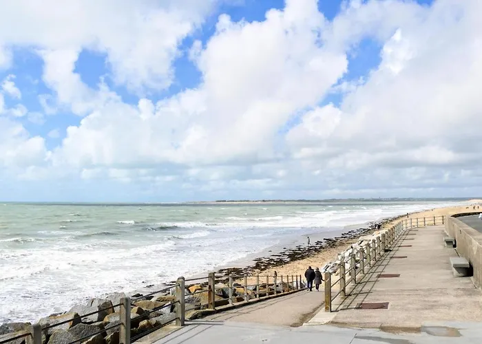 Amazing In Hauteville-sur-Mer