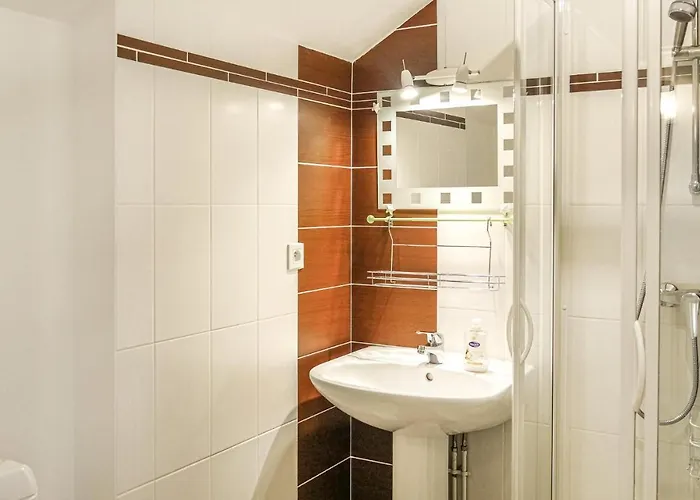 Amazing In Hauteville-sur-Mer